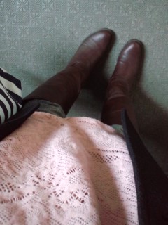 �����h�[���ցB